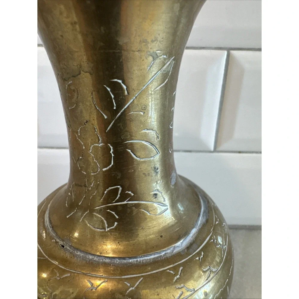 M-VINTAGE BRASS ETCHED CHINESE DRAGON 7 INCH VASE‎